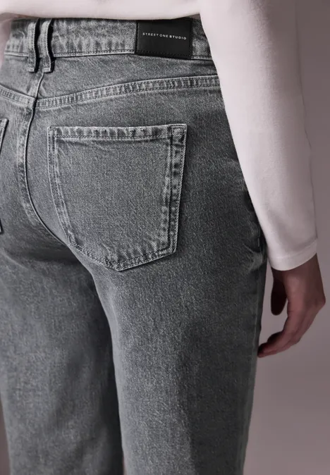 Straight Leg Jeans Ice Grey Wash