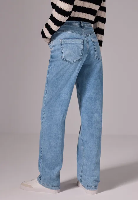 Straight Leg Jeans Light Blue Wash