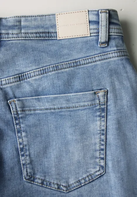 Straight Leg Jeans Light Blue Wash