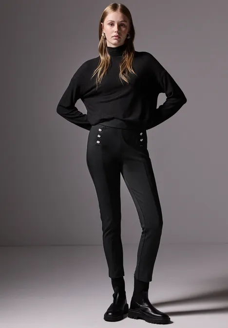 Hose mit Knopfdetails Black