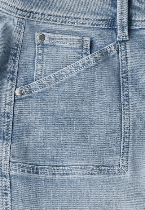 Straight Leg Cargo Jeans light blue wash