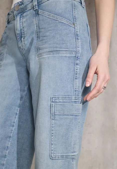 Straight Leg Cargo Jeans light blue wash