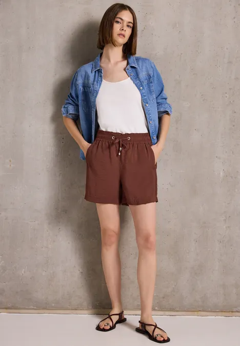 Shorts in Unifarbe sienna brown