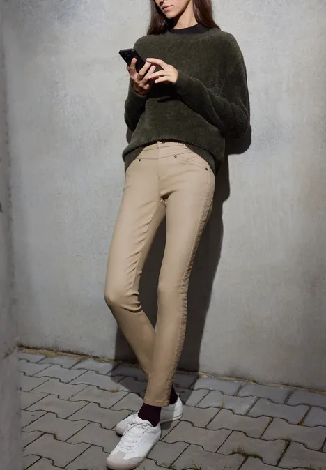Coated Slim Fit Hose dark morn beige