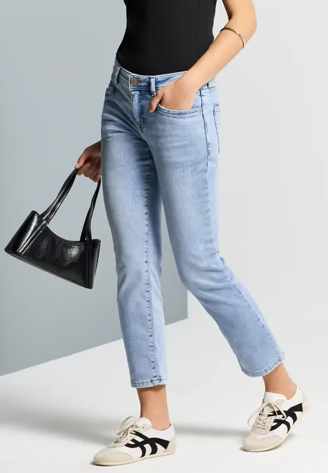 Straight Leg Jeans Ultra Bleach Wash