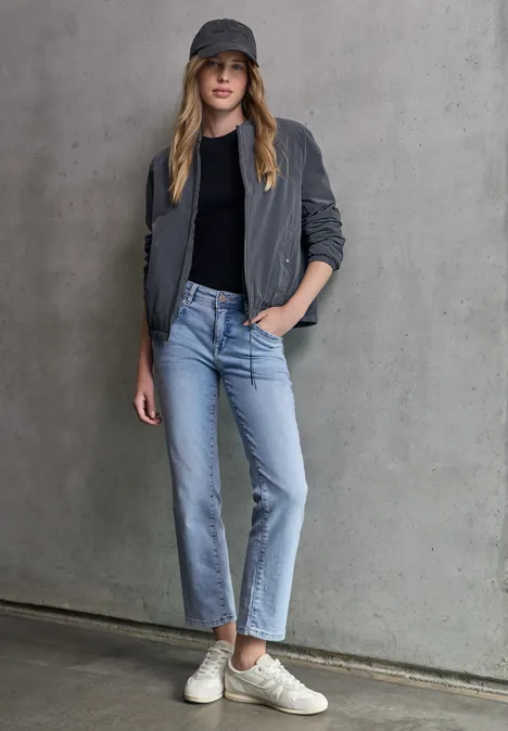 Straight Leg Jeans Ultra Bleach Wash