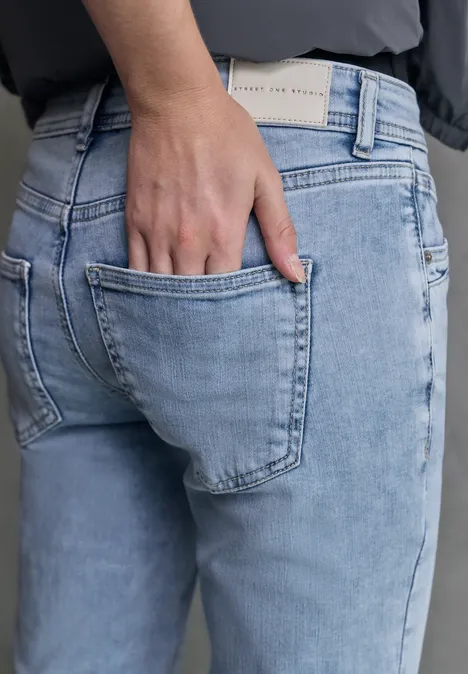 Straight Leg Jeans Ultra Bleach Wash
