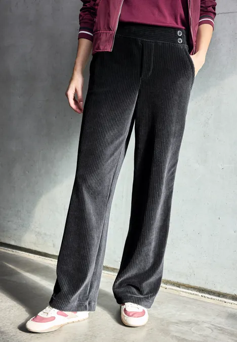 Straight Leg Cordhose Black