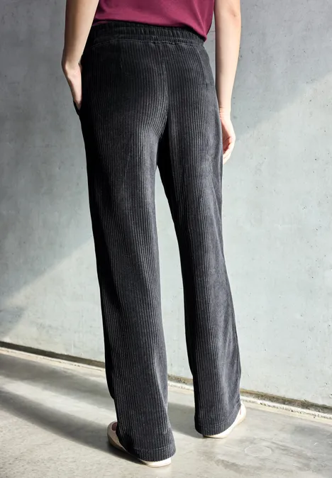 Straight Leg Cordhose Black