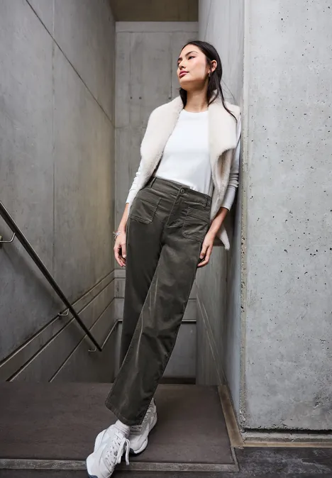 Cordhose mit Patch Pockets hollow green