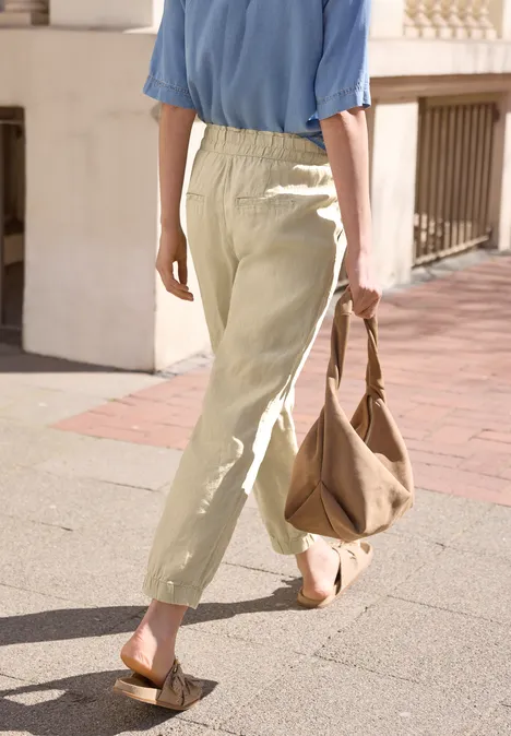 Slim Legs broek in een Loose Fit van linnen warm beige
