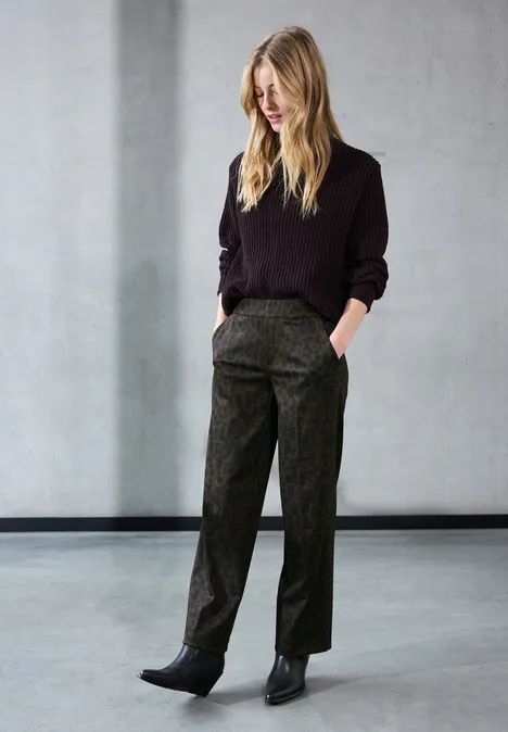 Straight Leg Leo Hose dark auburn brown