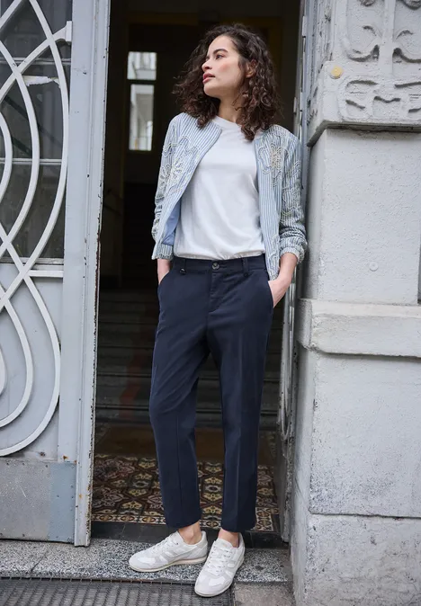 Mid Waist Slim Leg Chino im Casual Fit midnight muse