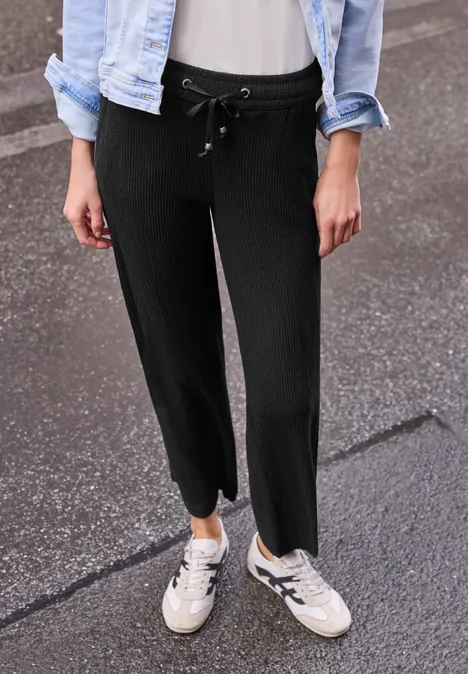 Wide Leg Hose in Crinkle Crash Struktur Black Wide Leg Hose in Crinkle Crash Struktur Black