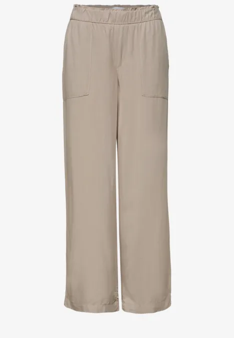 Wide Leg Culotte im Loose Fit quiet ivory Beige weite Hose mit elastischem Bund und aufgesetzten Taschen.