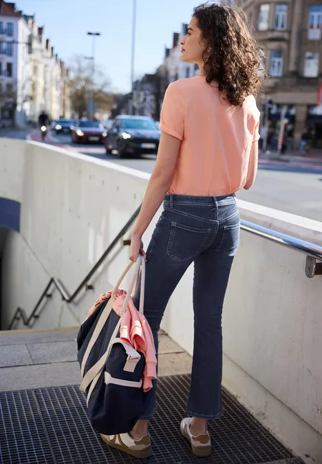 Mid Waist Kick Flare Jeans im Skinny Fit dark blue wash