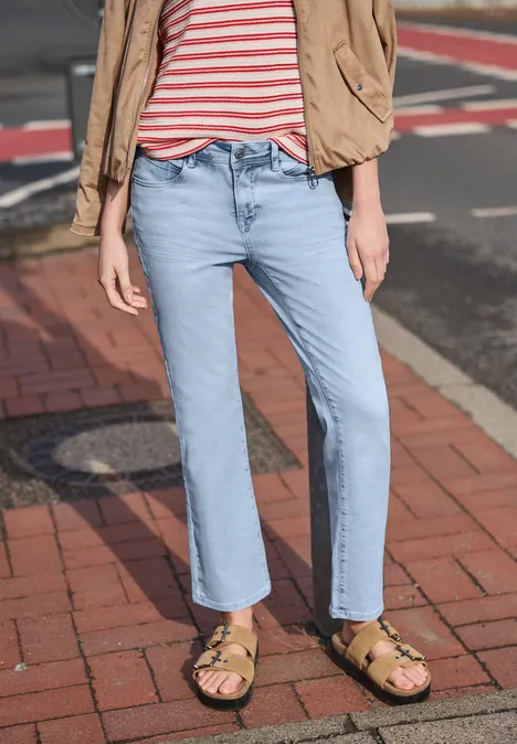 Mid Waist kick flare jeans in een Skinny Fit ultrableached wash