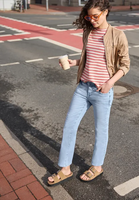 Mid Waist kick flare jeans in een Skinny Fit ultrableached wash