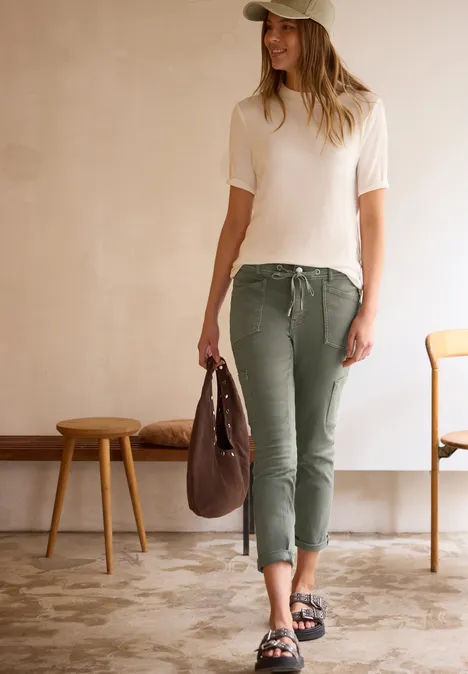 Jeans au look cargo olive wash