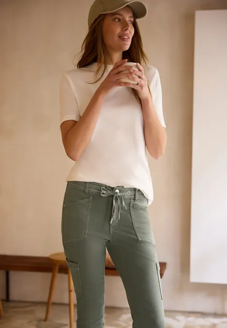 Jeans au look cargo olive wash