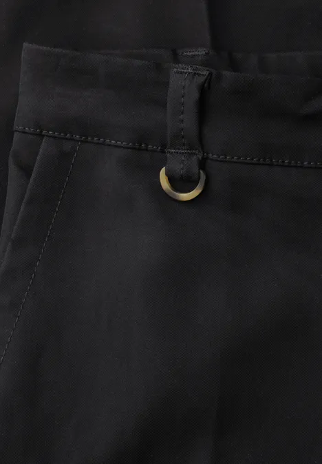 Mid Waist Slim Leg Chino im Casual Fit Black