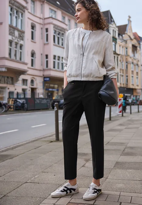 Mid Waist Slim Leg Chino im Casual Fit Black