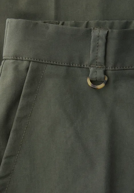 Mid Waist Slim Leg Chino im Casual Fit ashen olive