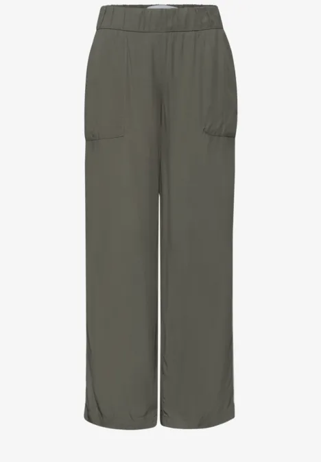 Wide Leg Culotte im Loose Fit mit Piping ashen olive Olivegrüne, locker geschnittene Cargo-Hose mit elastischem Bund und Pattentaschen.