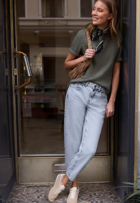 Mid Waist Barrel Leg Jeans im Loose Fit bleached wash