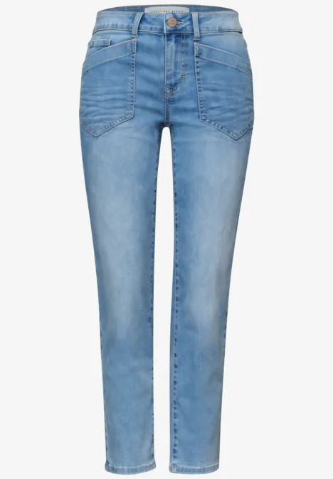 Lichtblauwe jeans met hoge taille, smalle pasvorm en opgezette zakken voor.