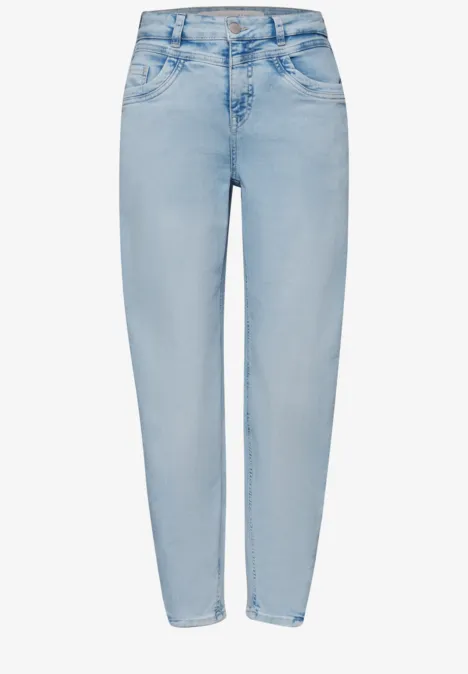 Helle Mom-Jeans mit hohem Bund, schmal zulaufendem Bein und cooler Vintage-Waschung