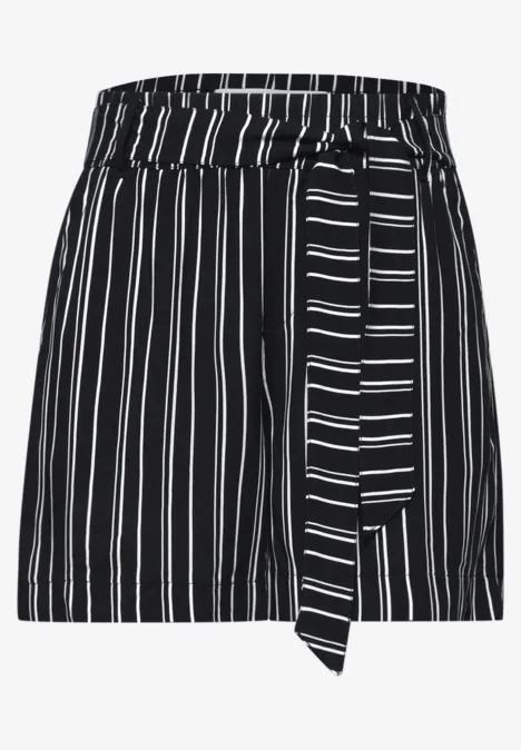 Zwarte minirok met witte strepen en tailleceintuur