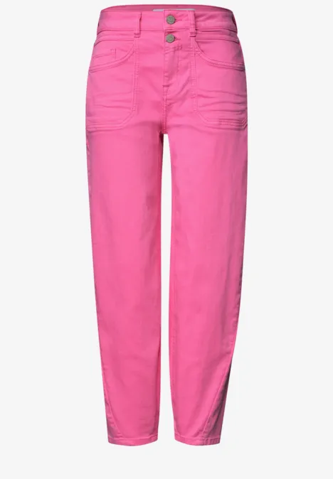 Barrel Leg Jeans im Loose Fit pink washed Knallpinke, hochtaillierte Damenhose mit zwei Knöpfen vorne und aufgesetzten Taschen.