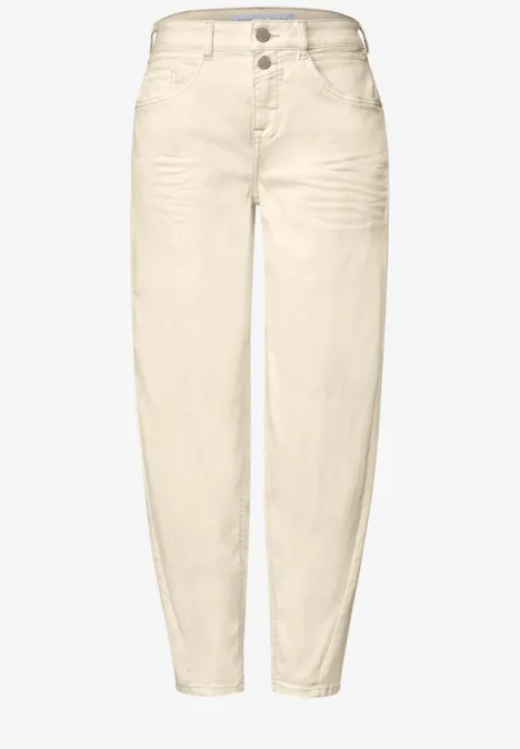 Barrel Leg Jeans im Loose Fit soft ecru Beige-farbene, hoch geschnittene Jeans mit Knopfleiste, locker an Hüfte und Oberschenkeln, verjüngt zum Knöchel.