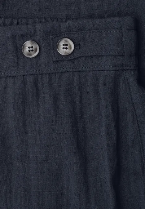 Mid Waist Wide Leg Hose im Leinen-Look maritime blue Detail einer schwarzen Leinenhose mit Tunnelzugbund und zwei Knöpfen.