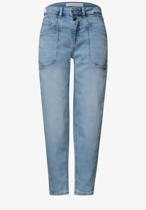 Barrel Leg Jeans im Loose Fit light blue random wash Helle, lockere Damen-Jeans mit hohem Bund, Vorder-Patch-Taschen und schmal zulaufenden Beinen.