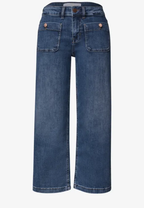 Mid Waist Wide Leg Jeans im Loose Fit authentic mid blue wash Weite, blaue Jeans mit hoher Taille und großen aufgesetzten Taschen.