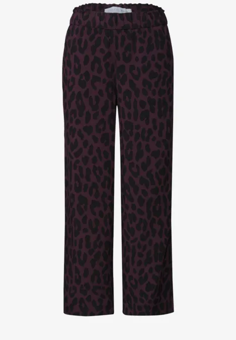 Pantalon ample à taille élastique avec imprimé léopard sombre.