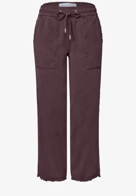 Losvallende broek met tunnelkoord, opgestikte zakken en rafelige zoom, rechte pijpen, donker aubergine kleur