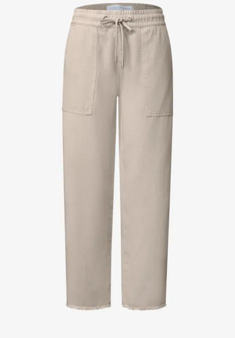 Broek met Mid Waist-taille en Straight Leg-pijpen in een Loose Fit-pasvorm dark creamed sand Beige vrijetijdsbroek met elastische taille, trekkoord, opgestikte zakken en rechte pijpen.