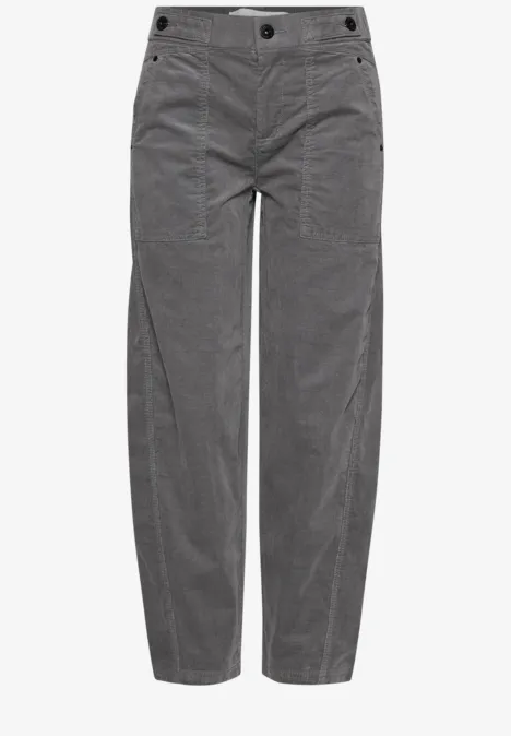 Graue Cordhose mit geradem Bein, hoher Taille und seitlichen Taschen.