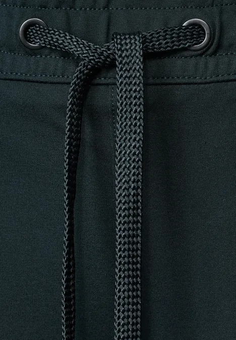 Mid Waist Broek met Wide Leg pijpen in casual pasvorm velvet pine Zwarte stof met trekkoord en metalen ringen.