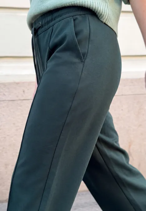 Mid Waist Broek met Wide Leg pijpen in casual pasvorm velvet pine Benen in een donkergroene, comfortabele joggingbroek met elastische taille voor een muur