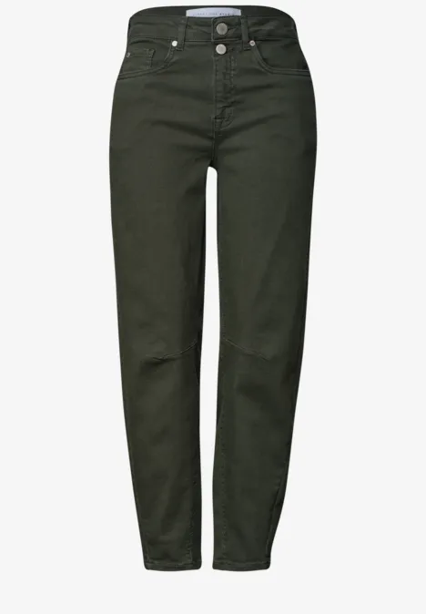 Dunkelgrüne, hoch taillierte Jeanshose mit geradem Bein.