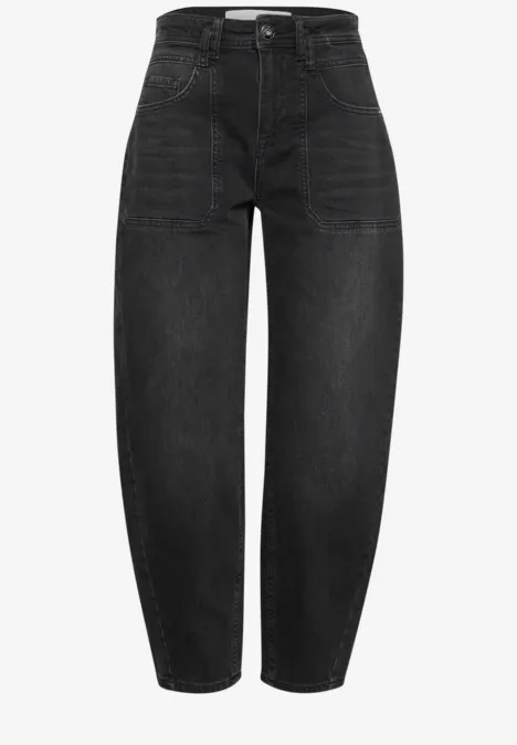 Relaxed Barrel Leg Leg Jeans im Loose Fit soft black washed Schwarze, hochtaillierte Jeans mit gerader Beinführung und aufgesetzten Eingrifftaschen.