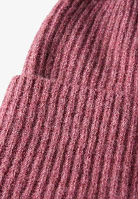 Przytulna czapka z dzianiny dark candy pink