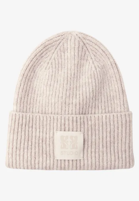 Beanie mit Badge soft beige