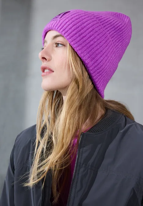 Beanie met badge floral pink