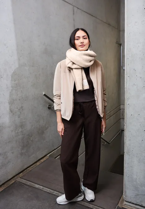 Schal mit Badge soft beige