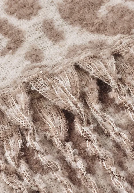 Langer Schal mit Leo-Muster und Fransen creamed sand